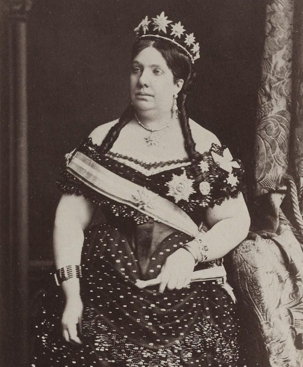 800px-Reina_Isabel_II_de_España